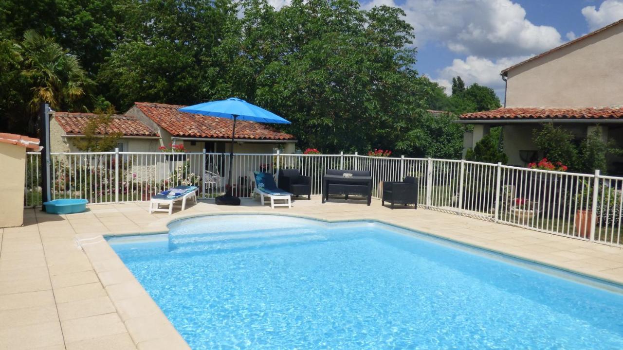 Les Deux Rivieres Les Touches-de-Périgny Exterior foto